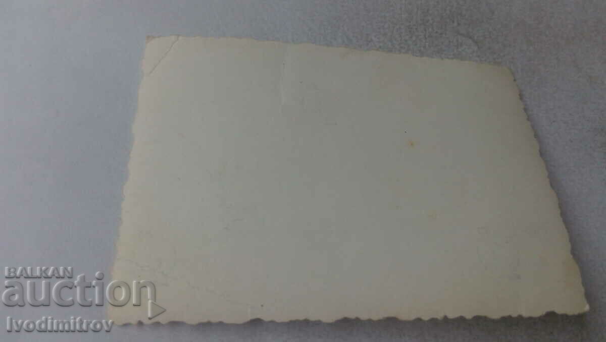 Φωτογραφία Μικρό αγόρι στο χιόνι με τιμή 1.25 BGN | € 0.64