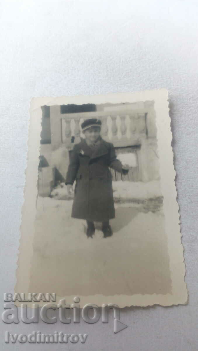 Φωτογραφία Μικρό αγόρι στο χιόνι