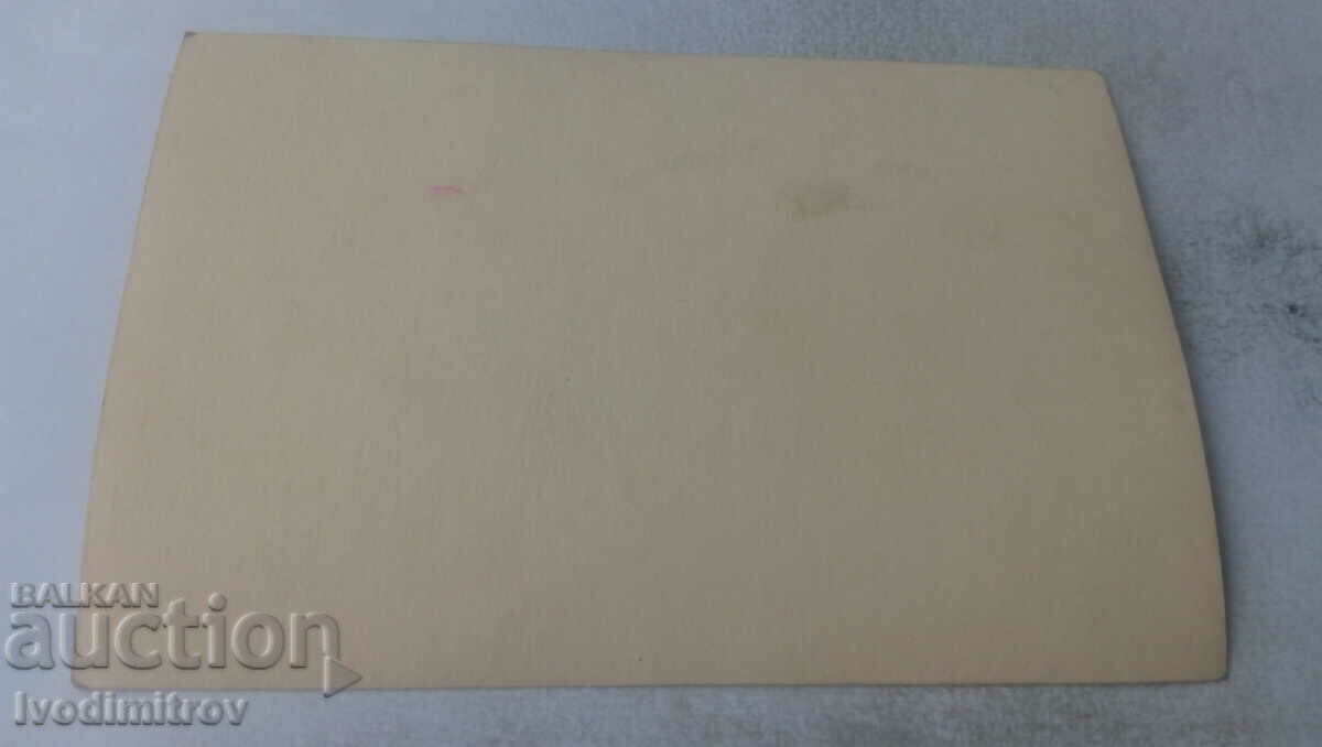 Снимка Състезателка по гимнастика с изпълнение на греда с цена 1.65 лв. | € 0.84 Снимка Състезателка по гимнастика с изпълнение на греда с цена 1.65 лв. | € 0.84