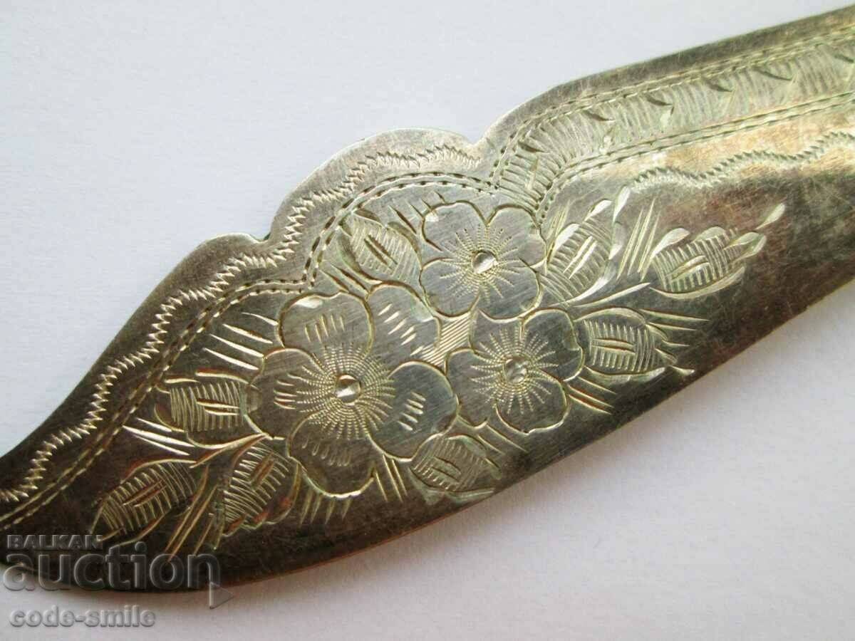 Delivery of A beautiful old dining knife with engravings and mother-of-pearl handle 19c Delivery of A beautiful old dining knife with engravings and mother-of-pearl handle 19c