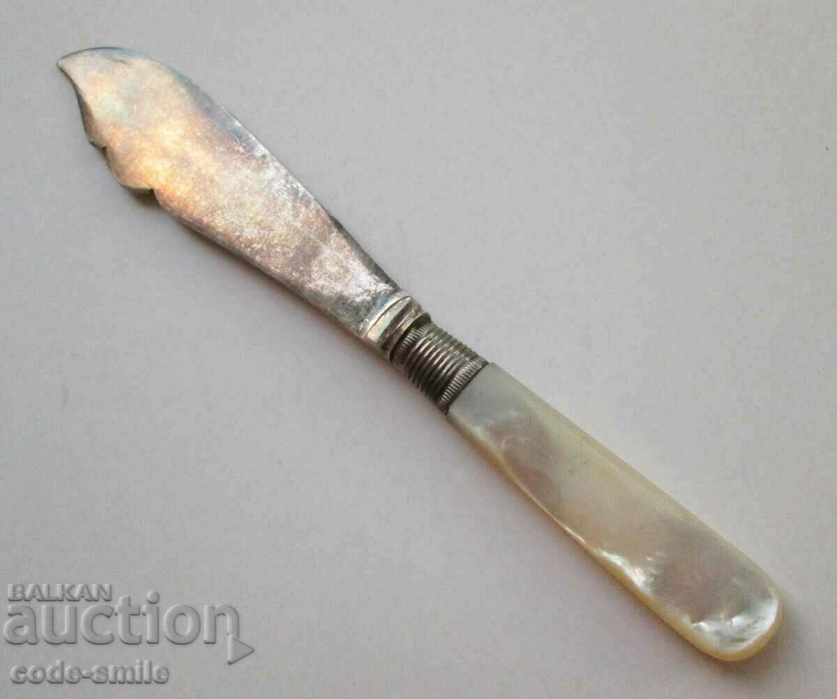 A beautiful old dining knife with engravings and mother-of-pearl handle 19c - 7 A beautiful old dining knife with engravings and mother-of-pearl handle 19c - 7