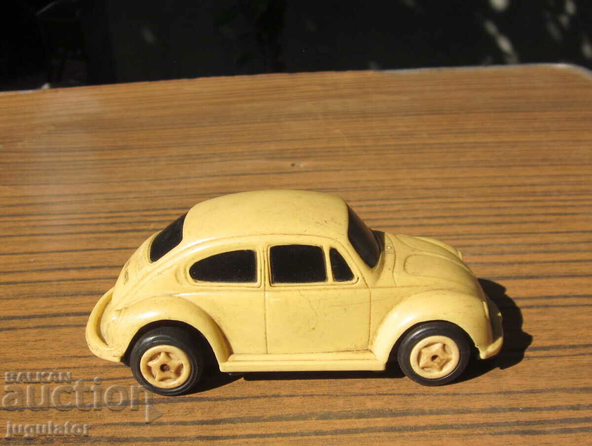 volkswagen turtle mașină veche de jucărie din bachelită