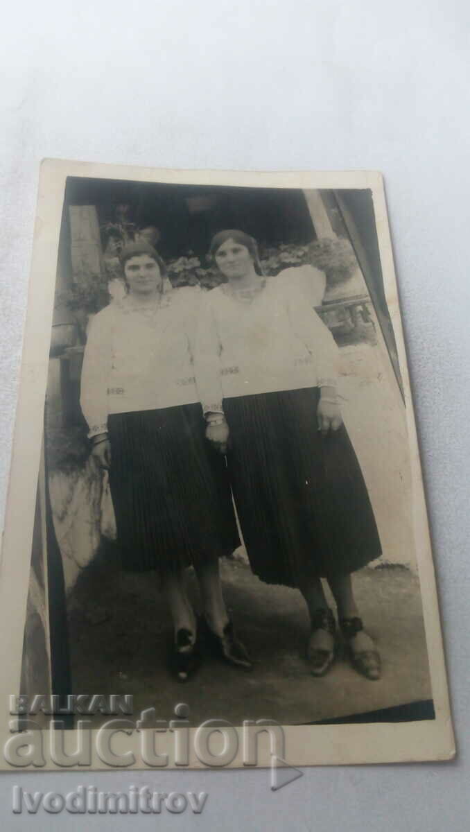 Photo Two young women in white blouses