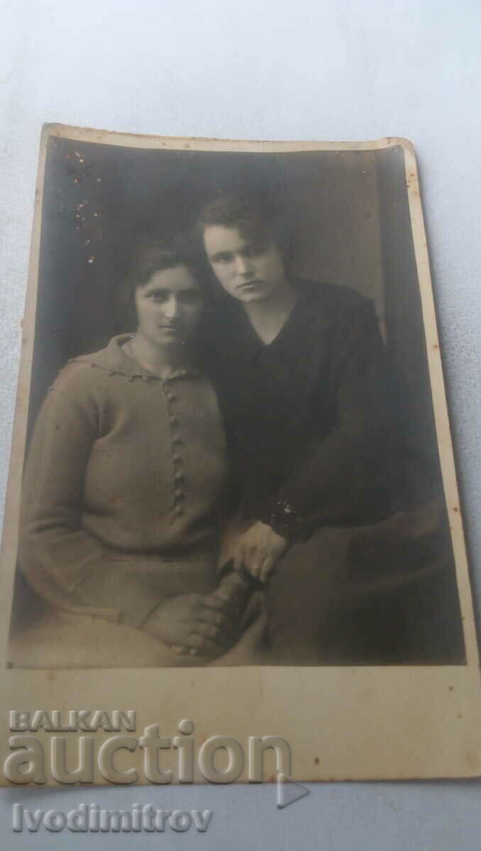 Photo Two young girls