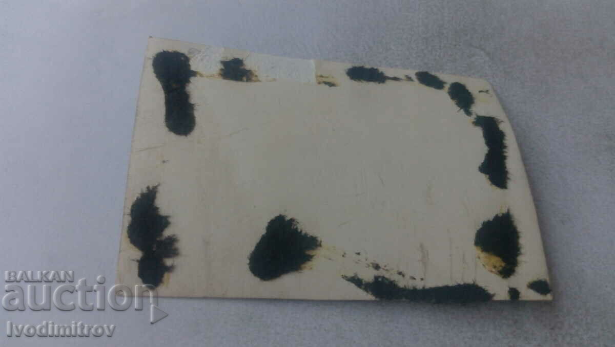 Photo Men next to a UAZ car on the street with price 1.75 BGN | € 0.89 Photo Men next to a UAZ car on the street with price 1.75 BGN | € 0.89