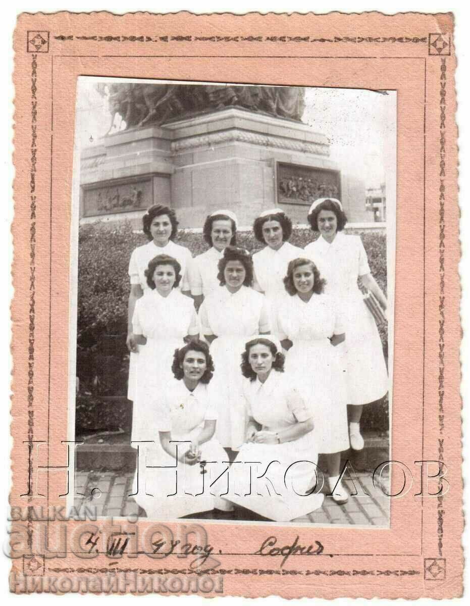 1948 LITTLE OLD PHOTO SOFIA NURSES B922
