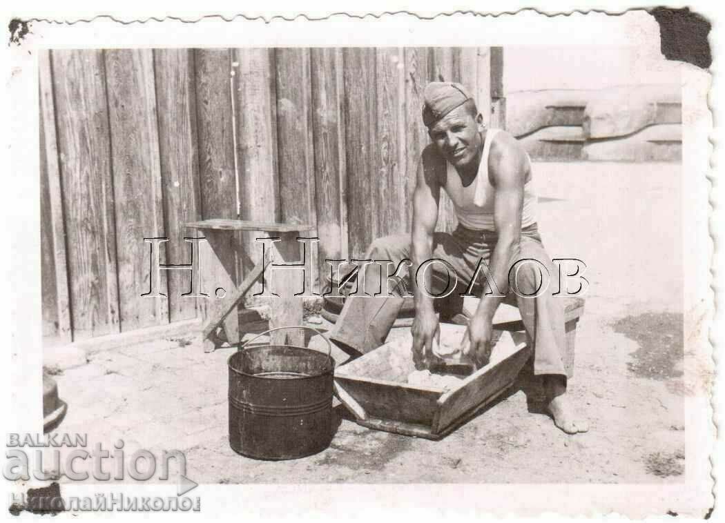 SMALL OLD PHOTO MILITARY LAUNDRY MILITARY LIFE B926