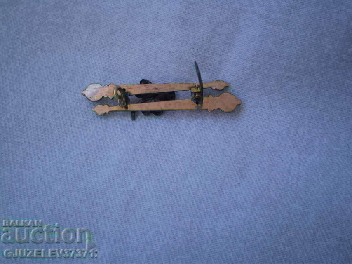 Auction Old Victorian gilt clover brooch, size -4.7cm Auction Old Victorian gilt clover brooch, size -4.7cm