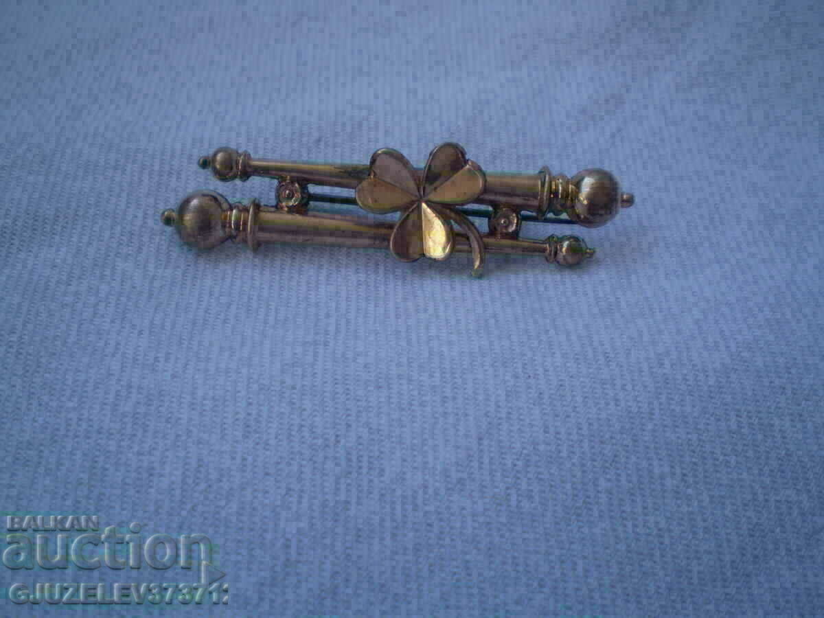 Delivery of Old Victorian gilt clover brooch, size -4.7cm Delivery of Old Victorian gilt clover brooch, size -4.7cm