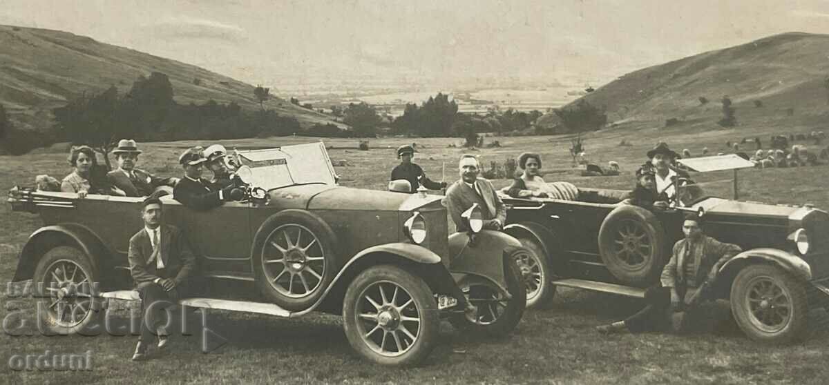 2582 Sosire cu două mașini a Regatului Bulgariei în jurul anului 1930. cu preț 15.00 BGN | € 7.67