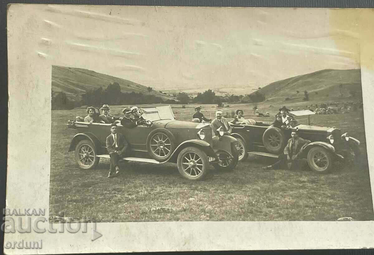 2582 Κυκλοφορία με δύο αυτοκίνητα στο Βασίλειο της Βουλγαρίας γύρω στο 1930.