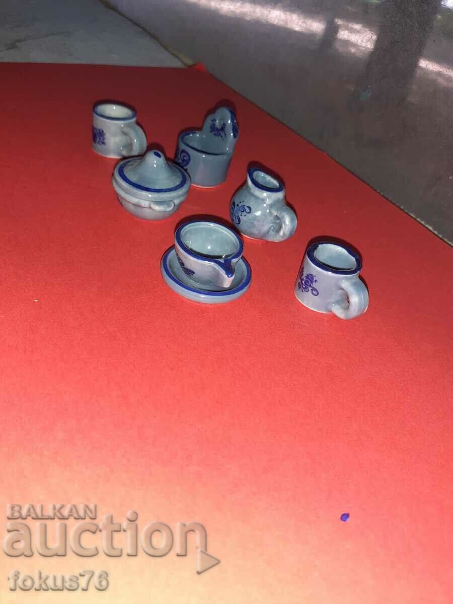 Auction  Porcelain blue service miniatures - porcelain miniature