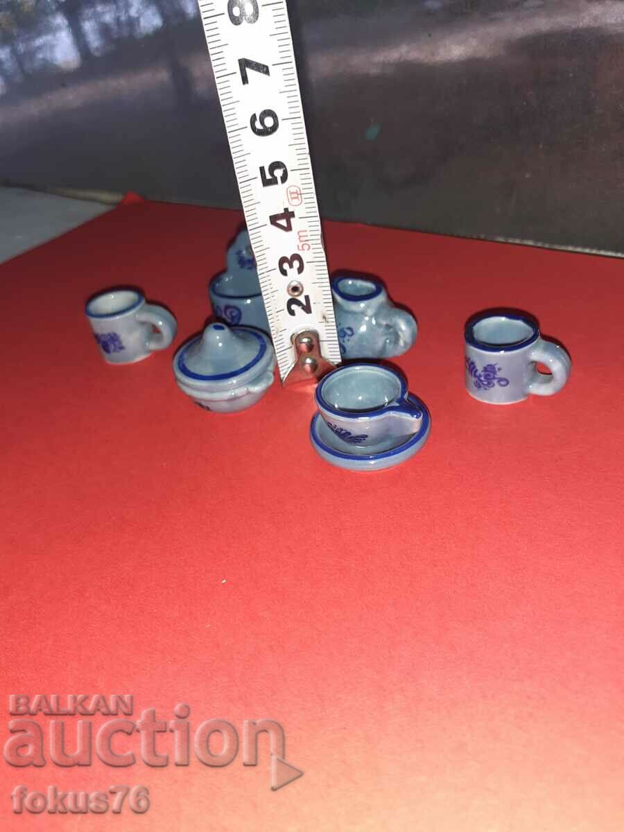 Delivery of Porcelain blue service miniatures - porcelain miniature