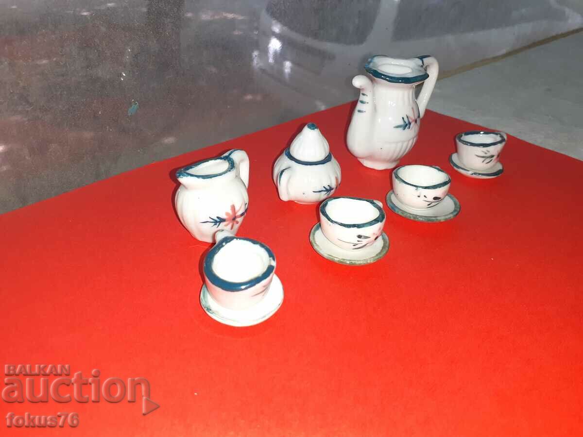 Auction Gorgeous porcelain service miniatures - porcelain miniature Auction Gorgeous porcelain service miniatures - porcelain miniature