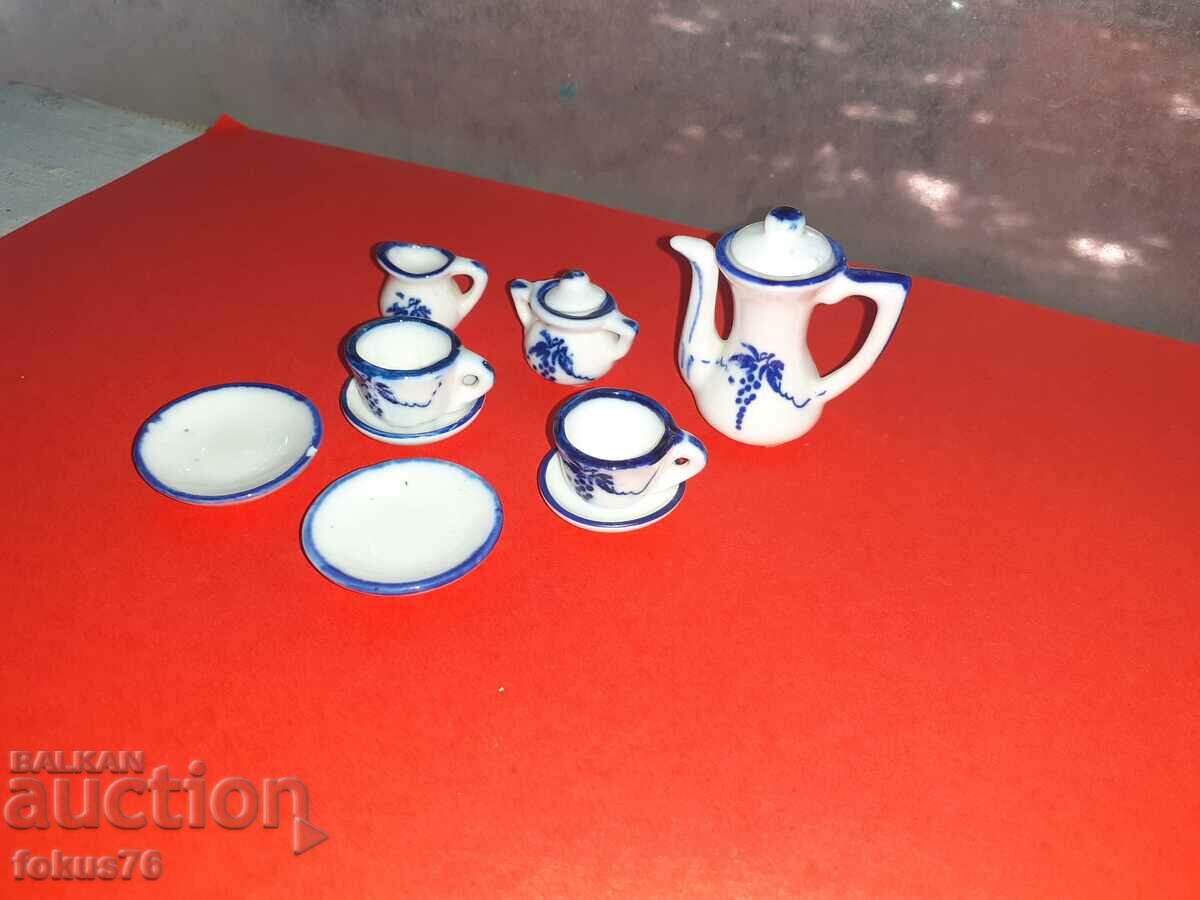 Όμορφες μινιατούρες σέρβις πορσελάνης - μινιατούρα πορσελάνης με τιμή 85.00 BGN | € 43.46 Όμορφες μινιατούρες σέρβις πορσελάνης - μινιατούρα πορσελάνης με τιμή 85.00 BGN | € 43.46