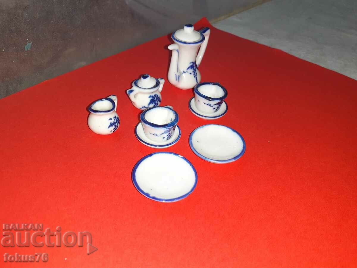 Δημοπρασία Όμορφες μινιατούρες σέρβις πορσελάνης - μινιατούρα πορσελάνης Δημοπρασία Όμορφες μινιατούρες σέρβις πορσελάνης - μινιατούρα πορσελάνης