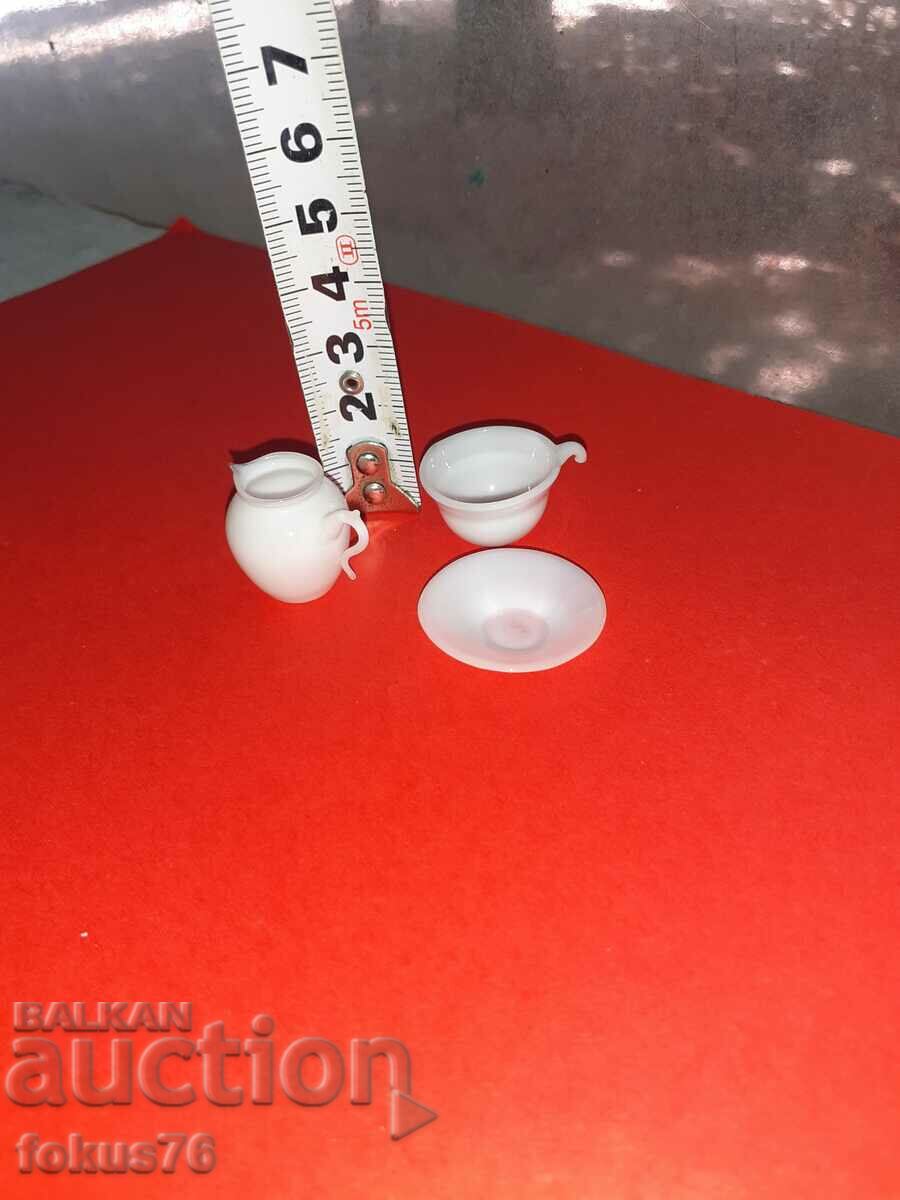 Livrarea Set de miniaturi din portelan Livrarea Set de miniaturi din portelan