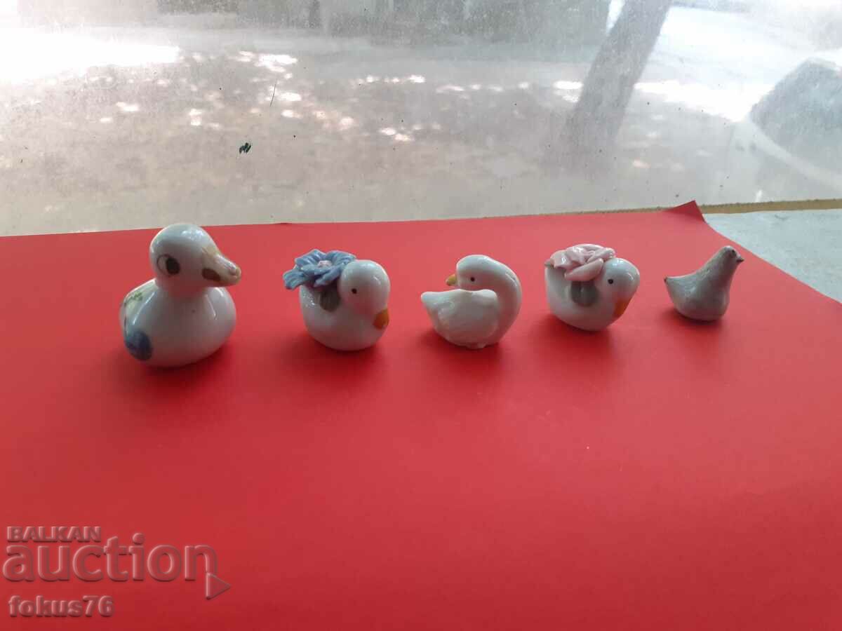 Lot of very beautiful figures ducklings miniatures porcelain with price 50.00 BGN | € 25.56 Lot of very beautiful figures ducklings miniatures porcelain with price 50.00 BGN | € 25.56