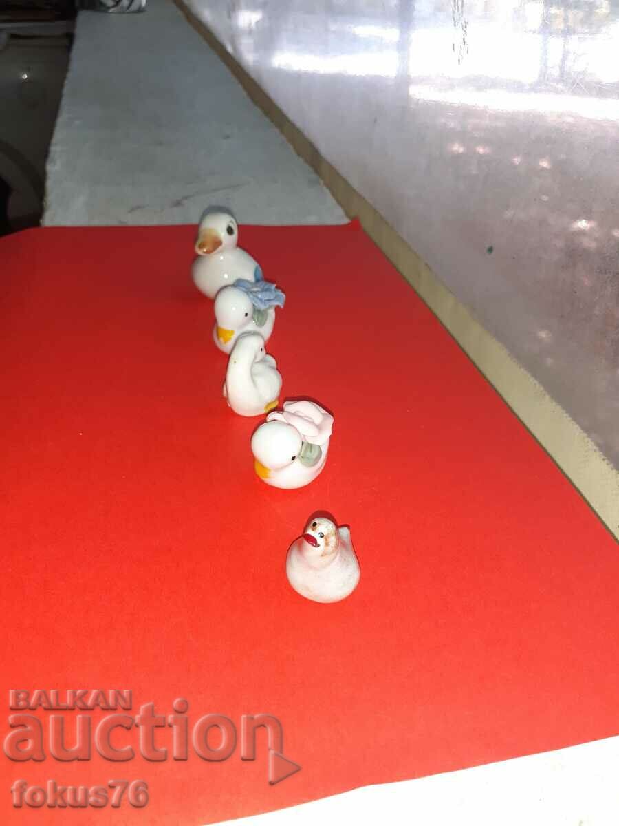 Delivery of Lot of very beautiful figures ducklings miniatures porcelain Delivery of Lot of very beautiful figures ducklings miniatures porcelain