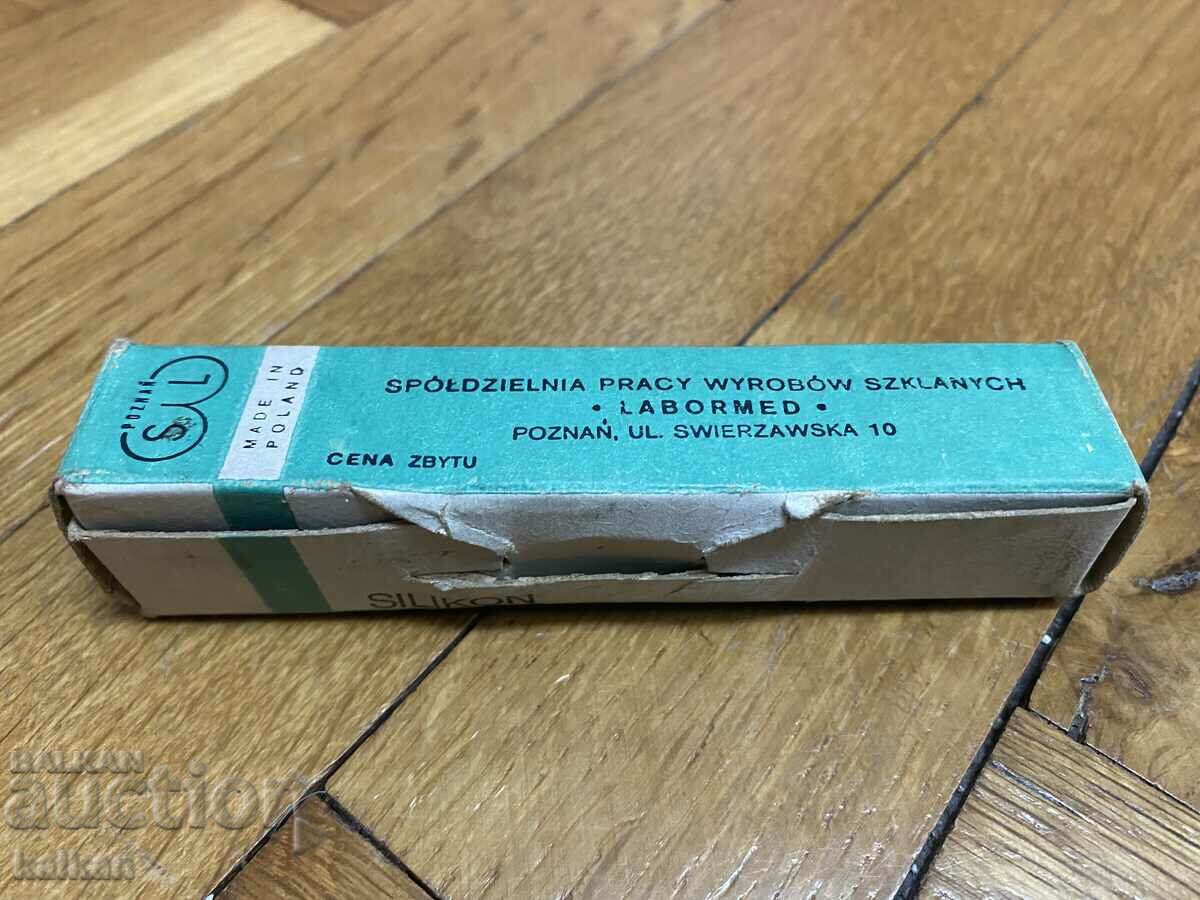 Delivery of Czech glass syringe new in box