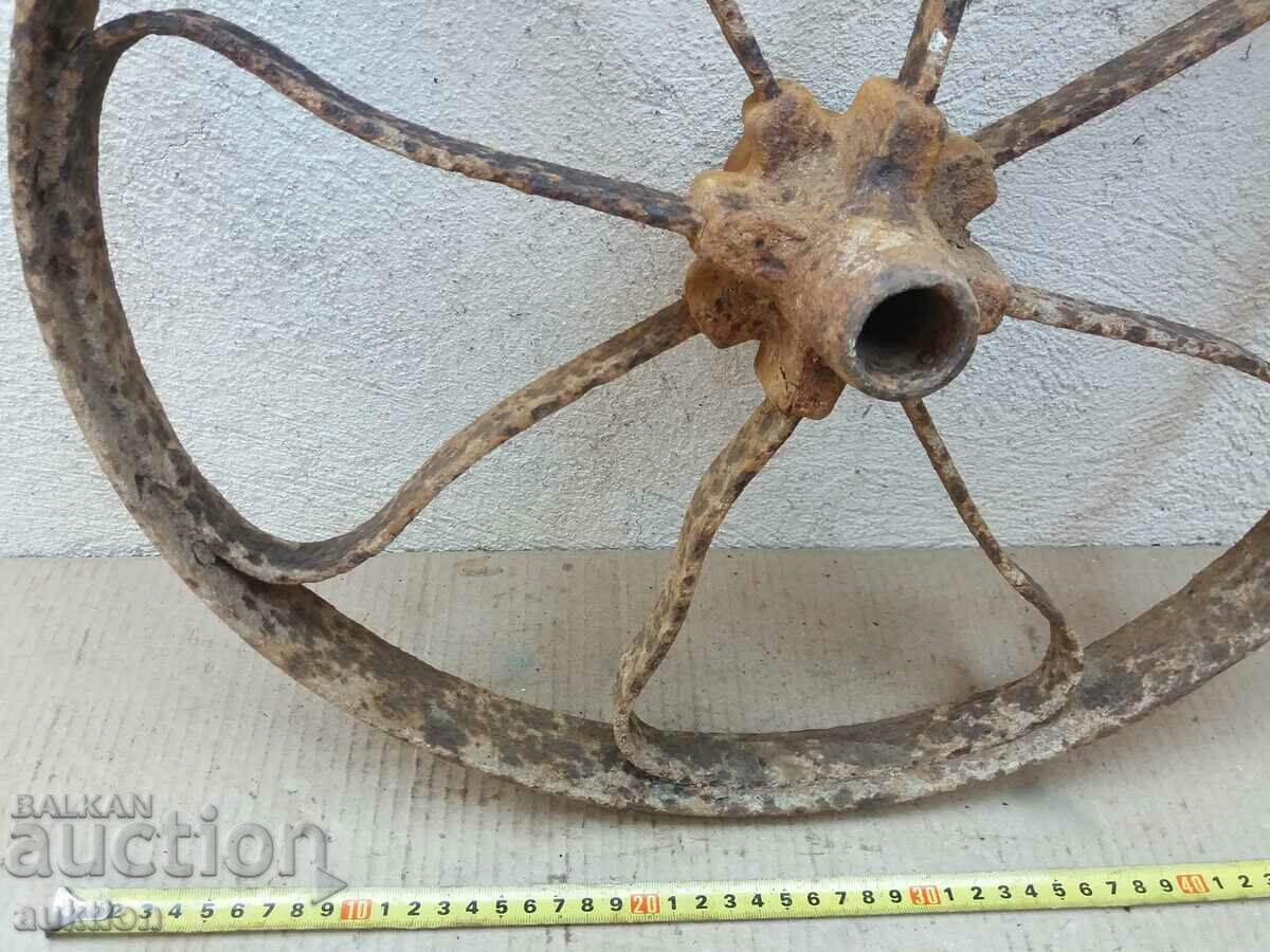 Auction  MASSIVE RENAISSANCE WHEEL OF WAGON, PHAETON, TWO-WHEELER