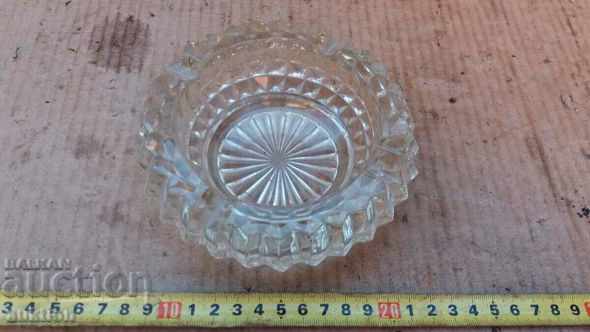 Auction CRYSTAL MASSIVE ASHTRAY Auction CRYSTAL MASSIVE ASHTRAY