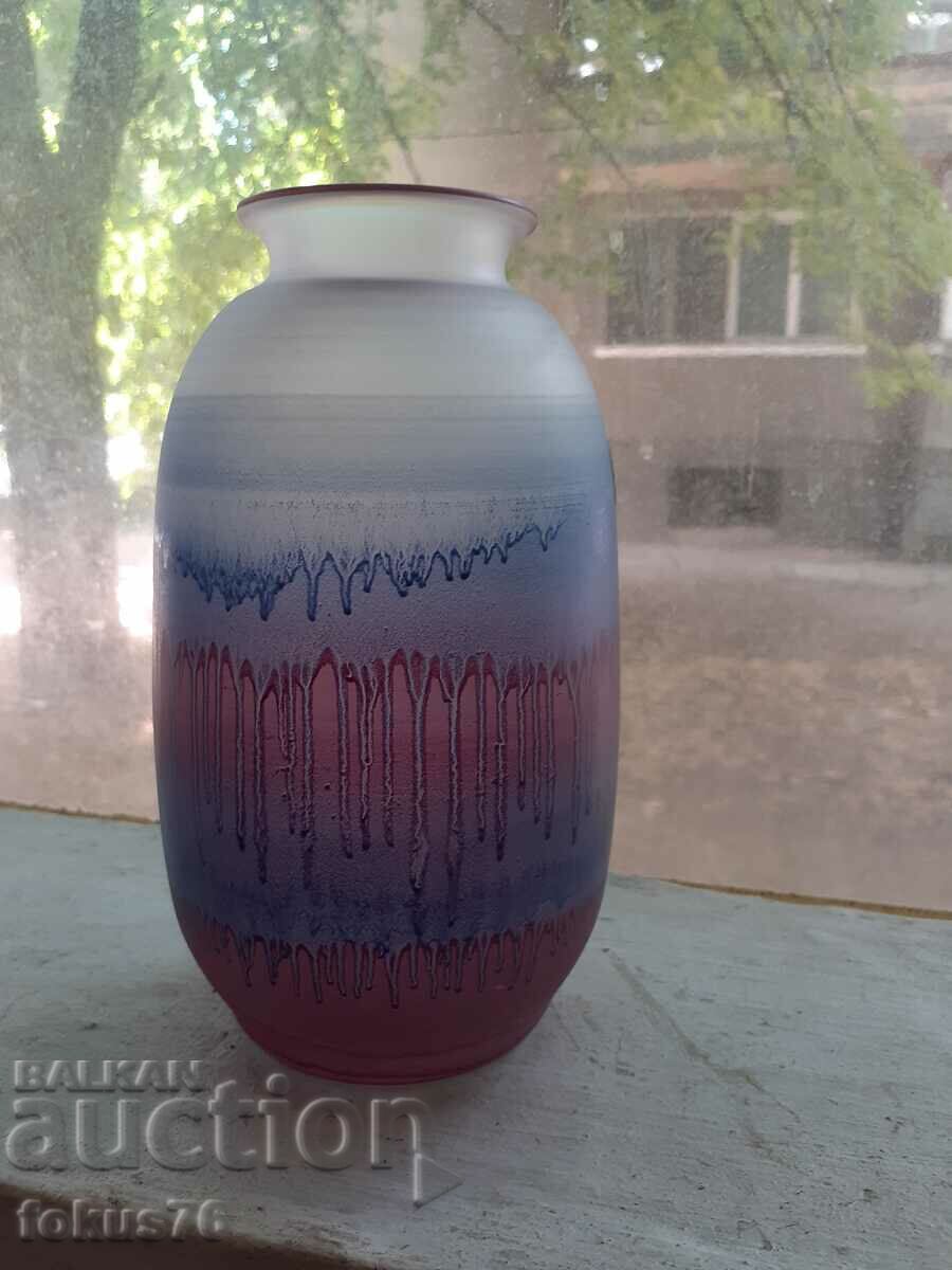 Licitație GOEBEL Gernany Frumoasă vază de marcă Licitație GOEBEL Gernany Frumoasă vază de marcă