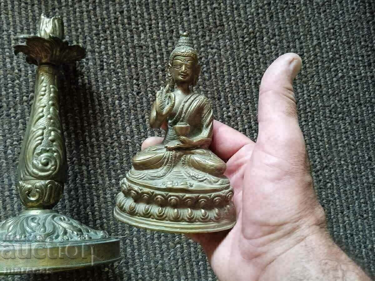 Sfeșnice din alamă și figură Buddha cu preț 130.00 BGN | € 66.47