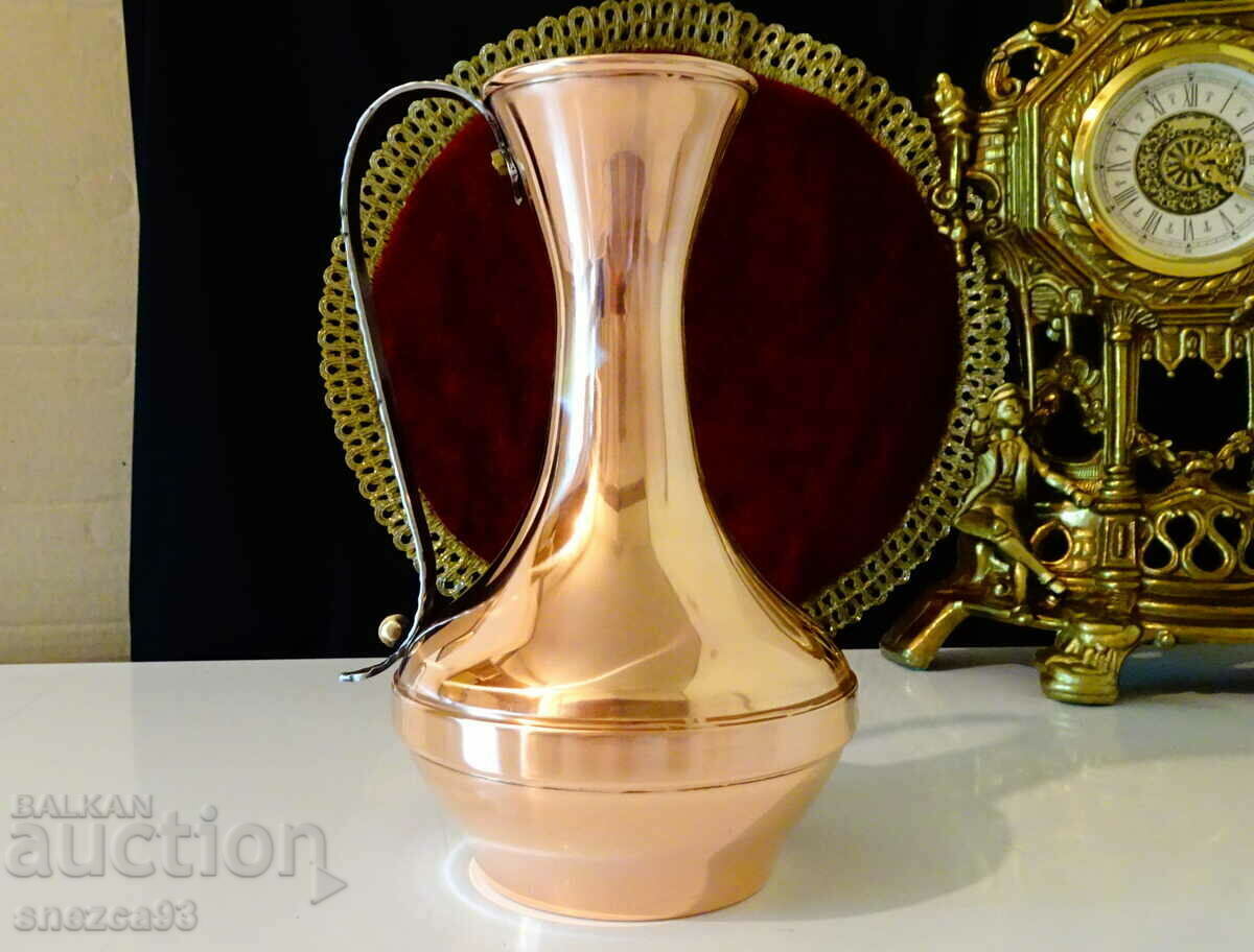 Медна кана за вино 1 литър. с цена 89.00 лв. | € 45.50 Медна кана за вино 1 литър. с цена 89.00 лв. | € 45.50