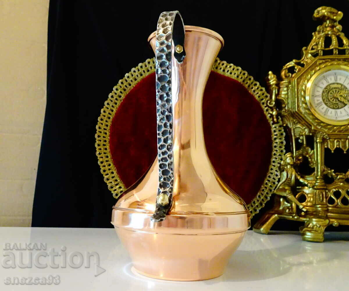 Аукцион Медна кана за вино 1 литър. Аукцион Медна кана за вино 1 литър.