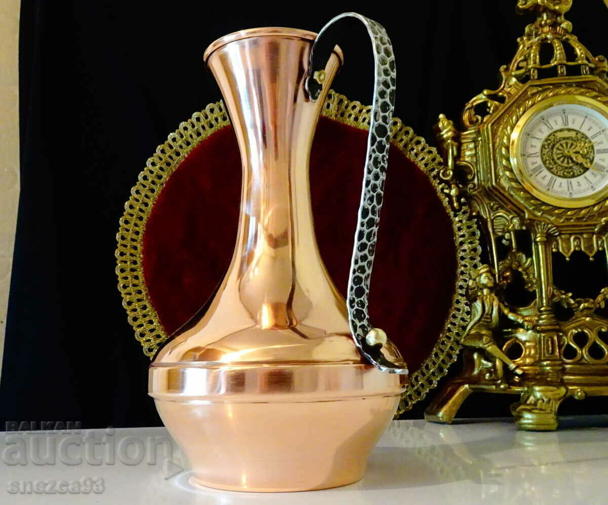 Доставка на Медна кана за вино 1 литър. Доставка на Медна кана за вино 1 литър.