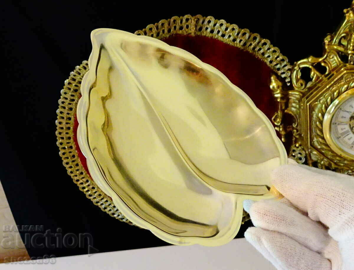 Bronze bonbonniere, bowl, leaf with price 12.00 BGN | € 6.14 Bronze bonbonniere, bowl, leaf with price 12.00 BGN | € 6.14