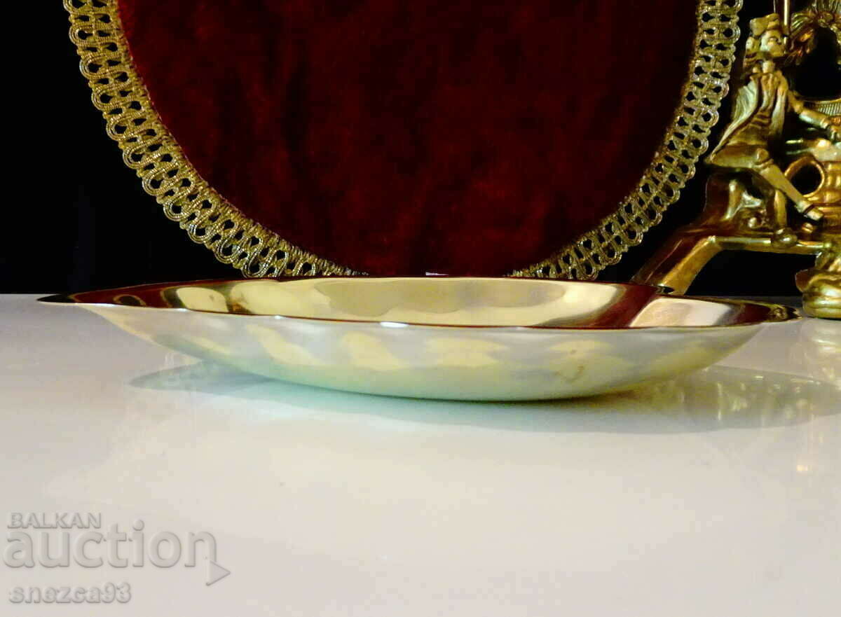 Auction Bronze bonbonniere, bowl, leaf Auction Bronze bonbonniere, bowl, leaf