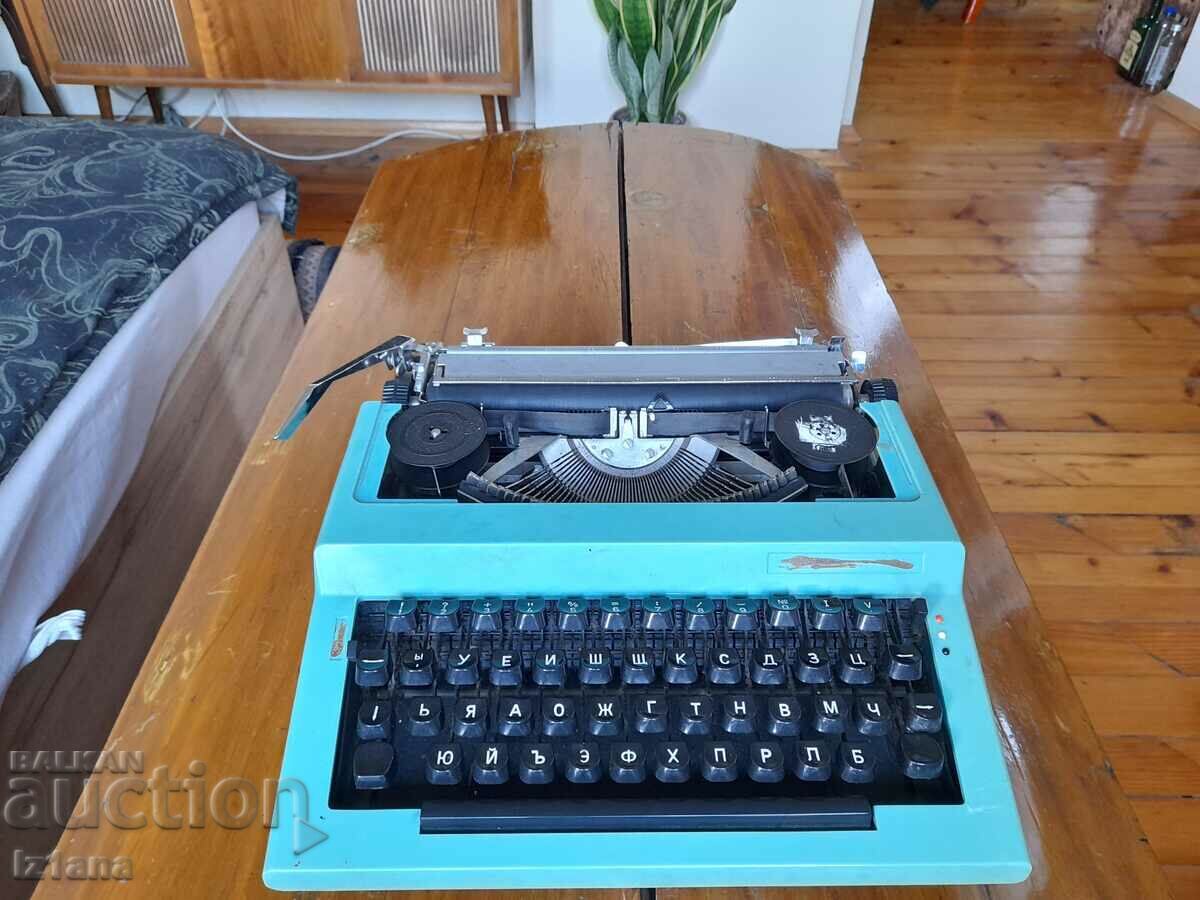 Old typewriter with price 35.00 BGN | € 17.90