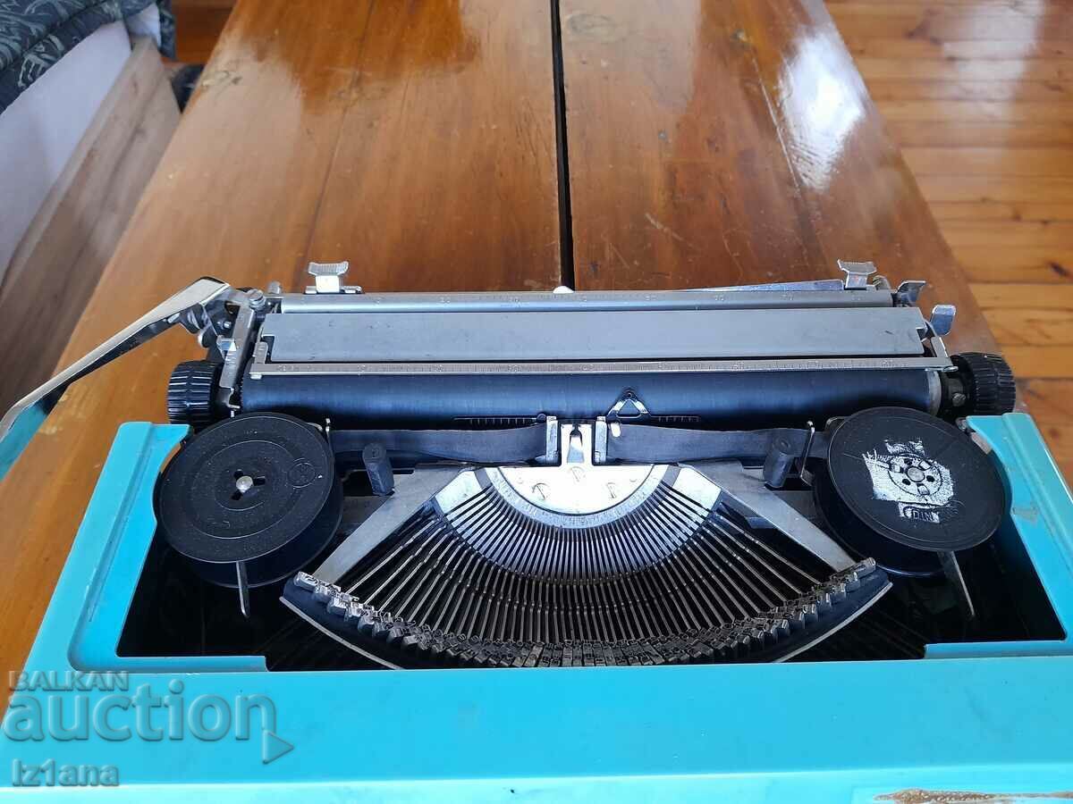 Delivery of Old typewriter