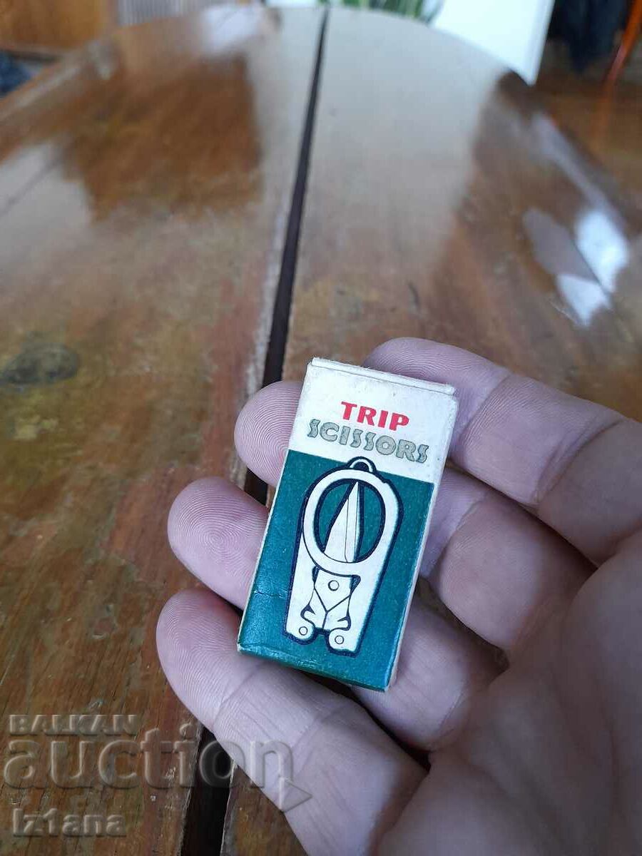 Old folding scissors, scissors with price 15.00 BGN | € 7.67 Old folding scissors, scissors with price 15.00 BGN | € 7.67