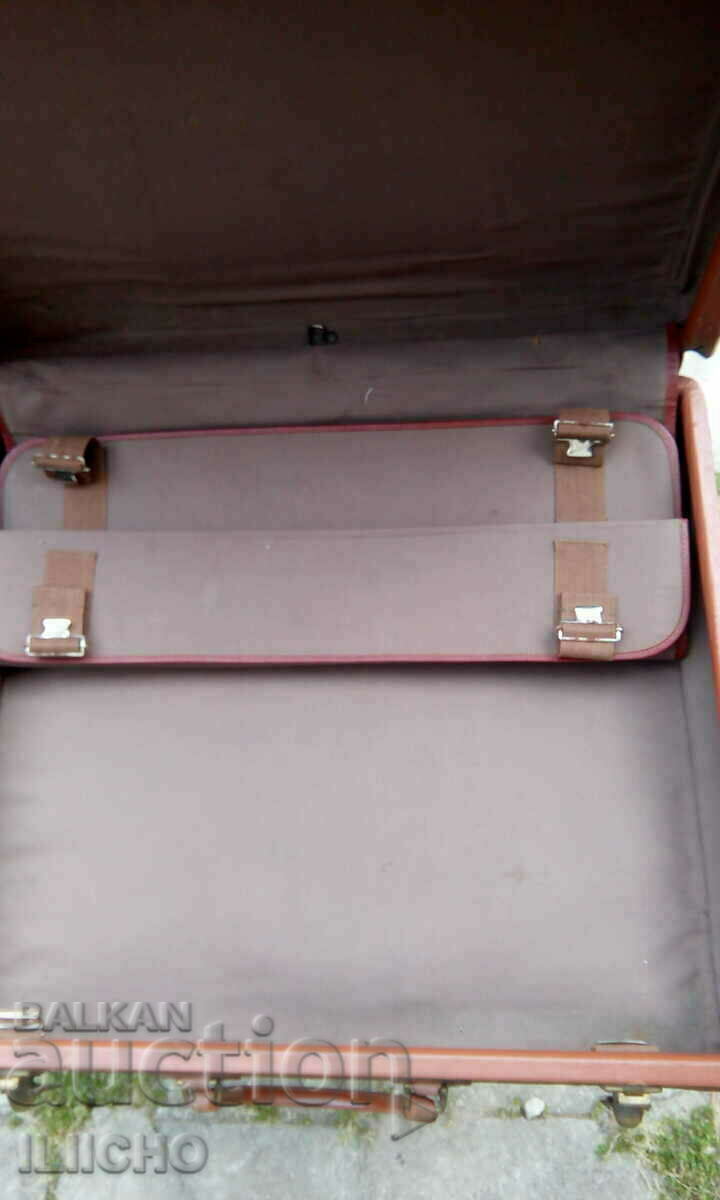 Harman Conabout Vintage Suitcase with price 40.00 BGN | € 20.45 Harman Conabout Vintage Suitcase with price 40.00 BGN | € 20.45