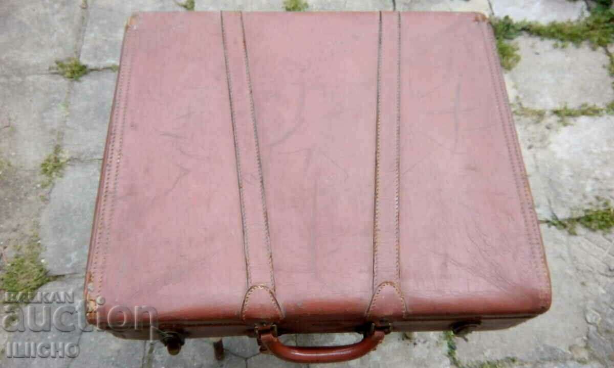 Delivery of Harman Conabout Vintage Suitcase Delivery of Harman Conabout Vintage Suitcase