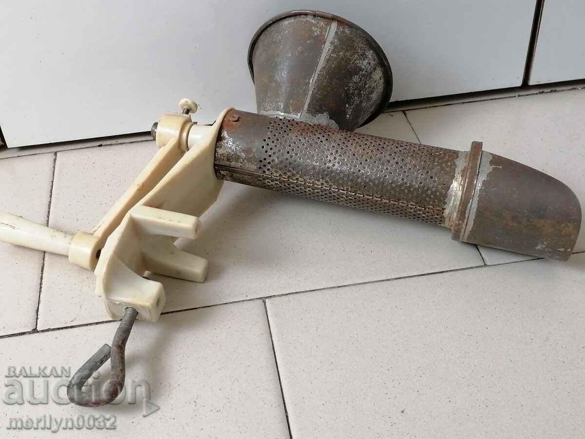 Machine for grinding vegetables and fruits with price 29.00 BGN | € 14.83