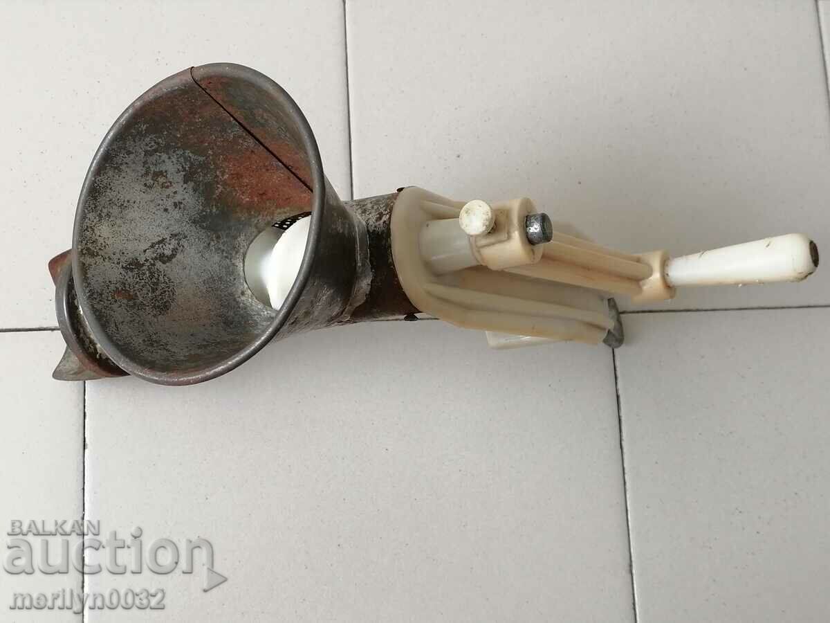 Delivery of Machine for grinding vegetables and fruits