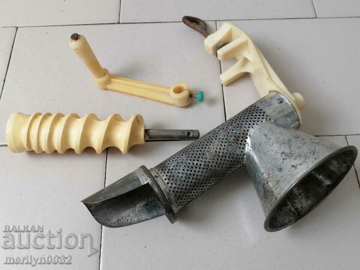 Delivery of Vegetable and Fruit Grinder Delivery of Vegetable and Fruit Grinder