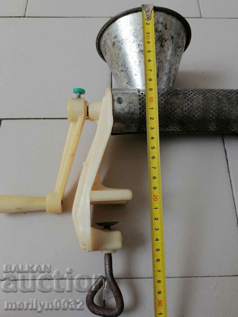 Vegetable and Fruit Grinder - 6 Vegetable and Fruit Grinder - 6