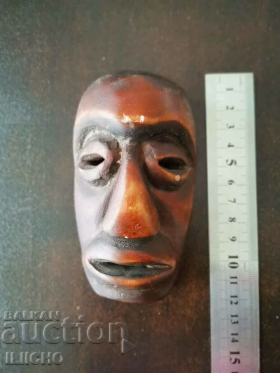 ξύλινη μάσκα