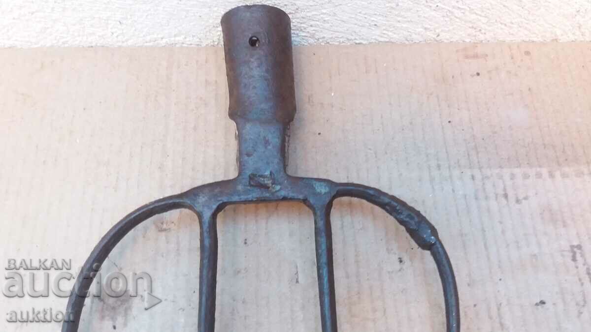 Auction FORK, TOOL WITH MARKING ROLL Auction FORK, TOOL WITH MARKING ROLL