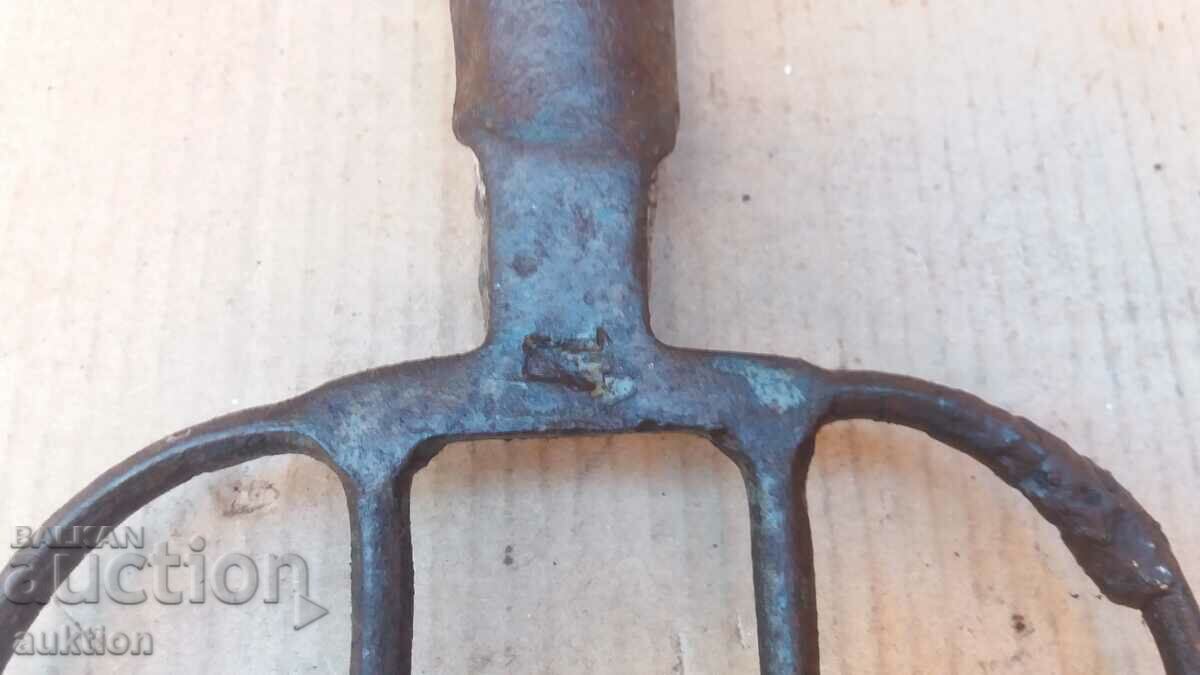 Delivery of FORK, TOOL WITH MARKING ROLL Delivery of FORK, TOOL WITH MARKING ROLL