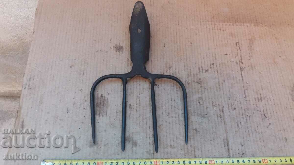 OLD WROUGHT PITCH, TOOL, WINDSHIELD with price 3.99 BGN | € 2.04 OLD WROUGHT PITCH, TOOL, WINDSHIELD with price 3.99 BGN | € 2.04