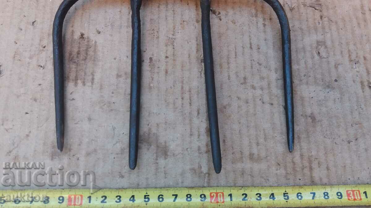 Delivery of OLD WROUGHT PITCH, TOOL, WINDSHIELD Delivery of OLD WROUGHT PITCH, TOOL, WINDSHIELD