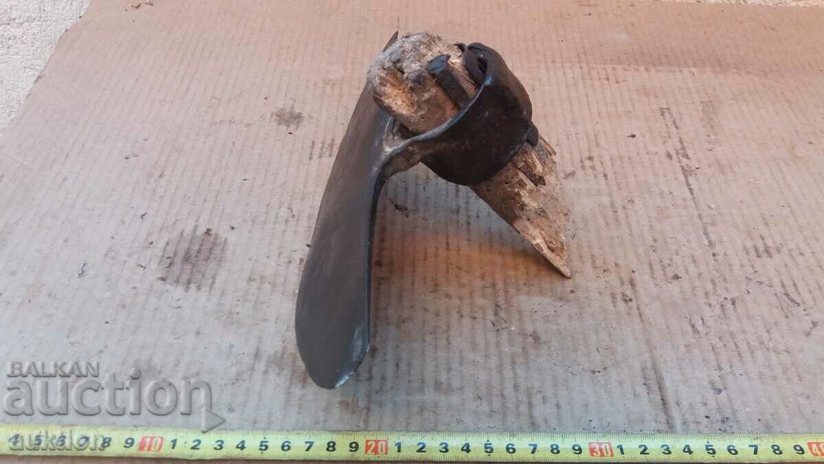 OLD WROUGHT HOE, SHOOT TOOL with price 3.99 BGN | € 2.04 OLD WROUGHT HOE, SHOOT TOOL with price 3.99 BGN | € 2.04