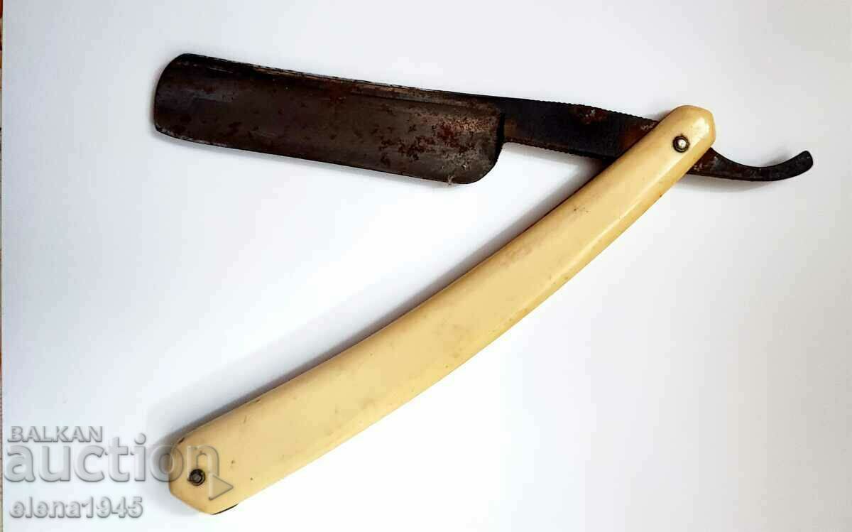 Brici antic cu preț 80.00 BGN | € 40.90