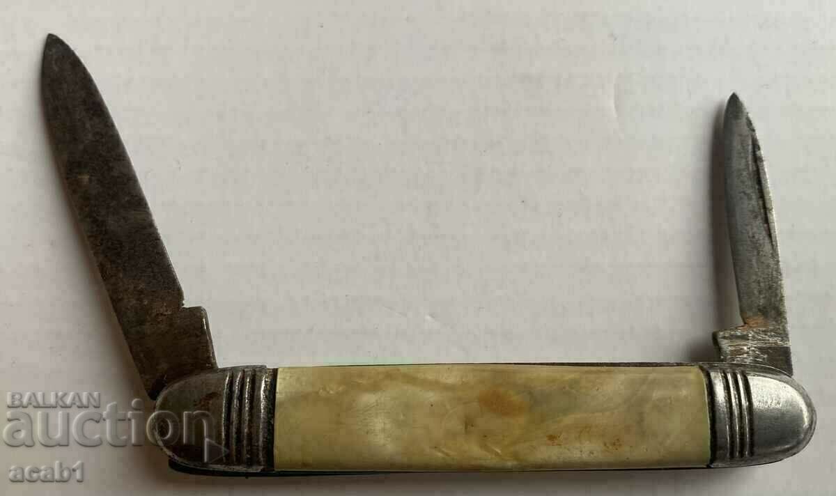 An old knife with price 14.99 BGN | € 7.66 An old knife with price 14.99 BGN | € 7.66